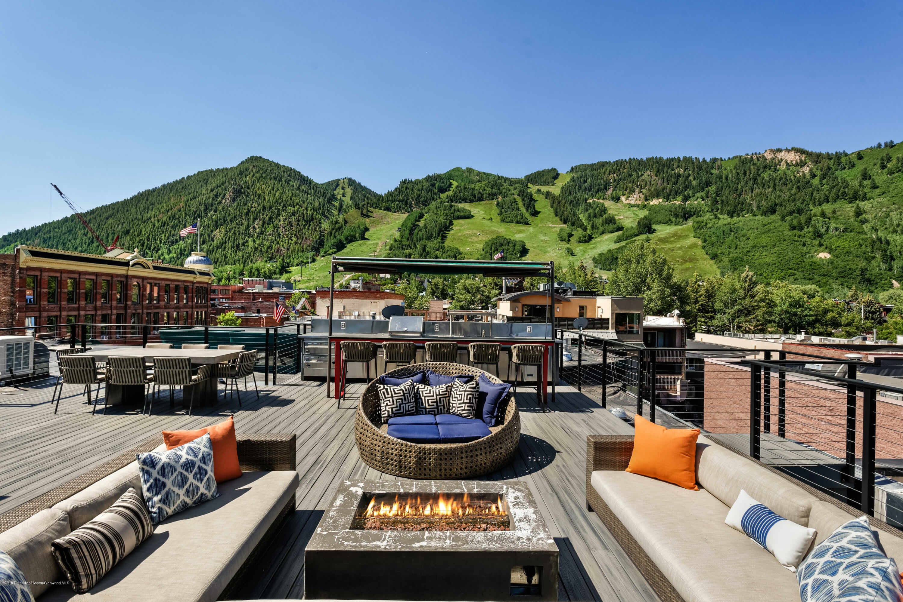 Aspen’s Brand Building 1 Bdrm Loft Sells at Record $3.9M/$5,454 sq ft Furnished Image