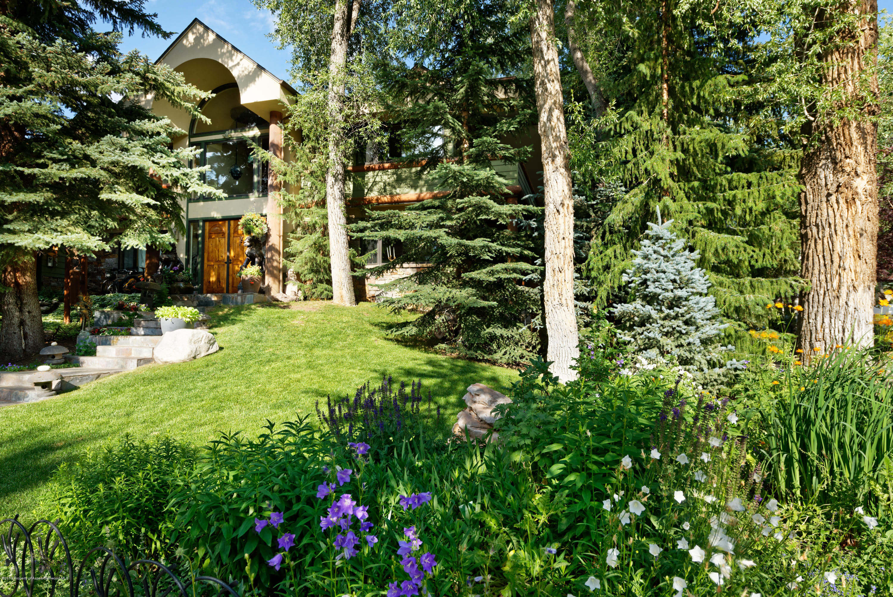 Oversized Lake Ave Lot with Older Aspen Home Bordering Hallam Lake