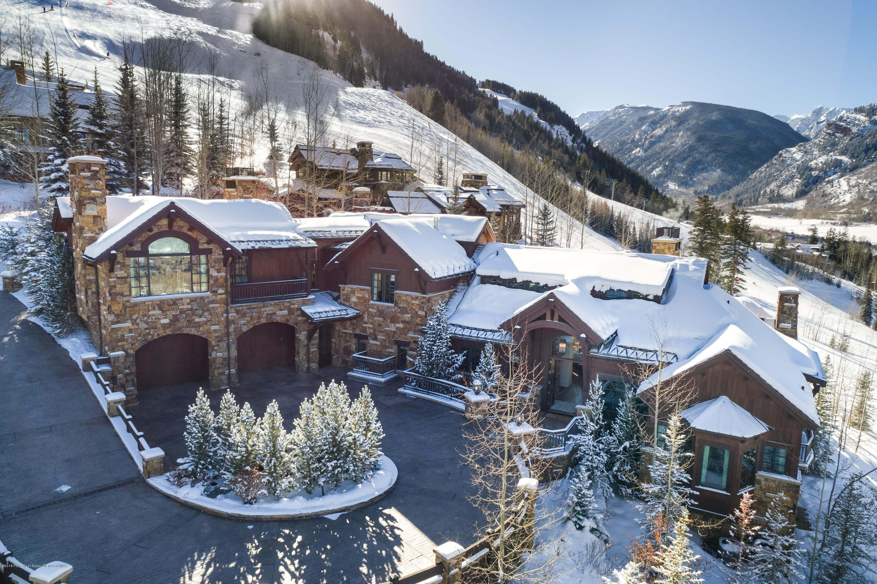 Aspen Highlands Ski-In Out Home at 465 Thunderbowl Ln Sells for Record Highlands Price $17.35M/$1,870 sq ft Furnished Image