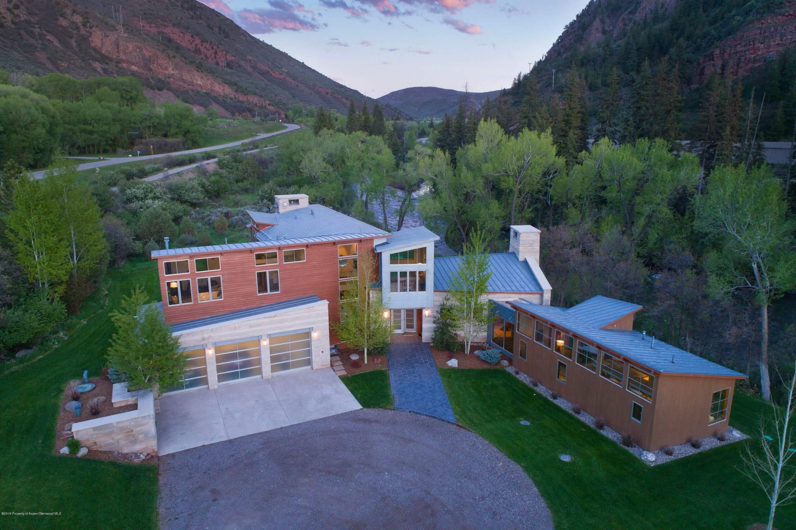 Snowmass Canyon Contemporary Home Along Hwy 82 River Corridor Closes at $4.825M/$941 SF Unfurn. Image