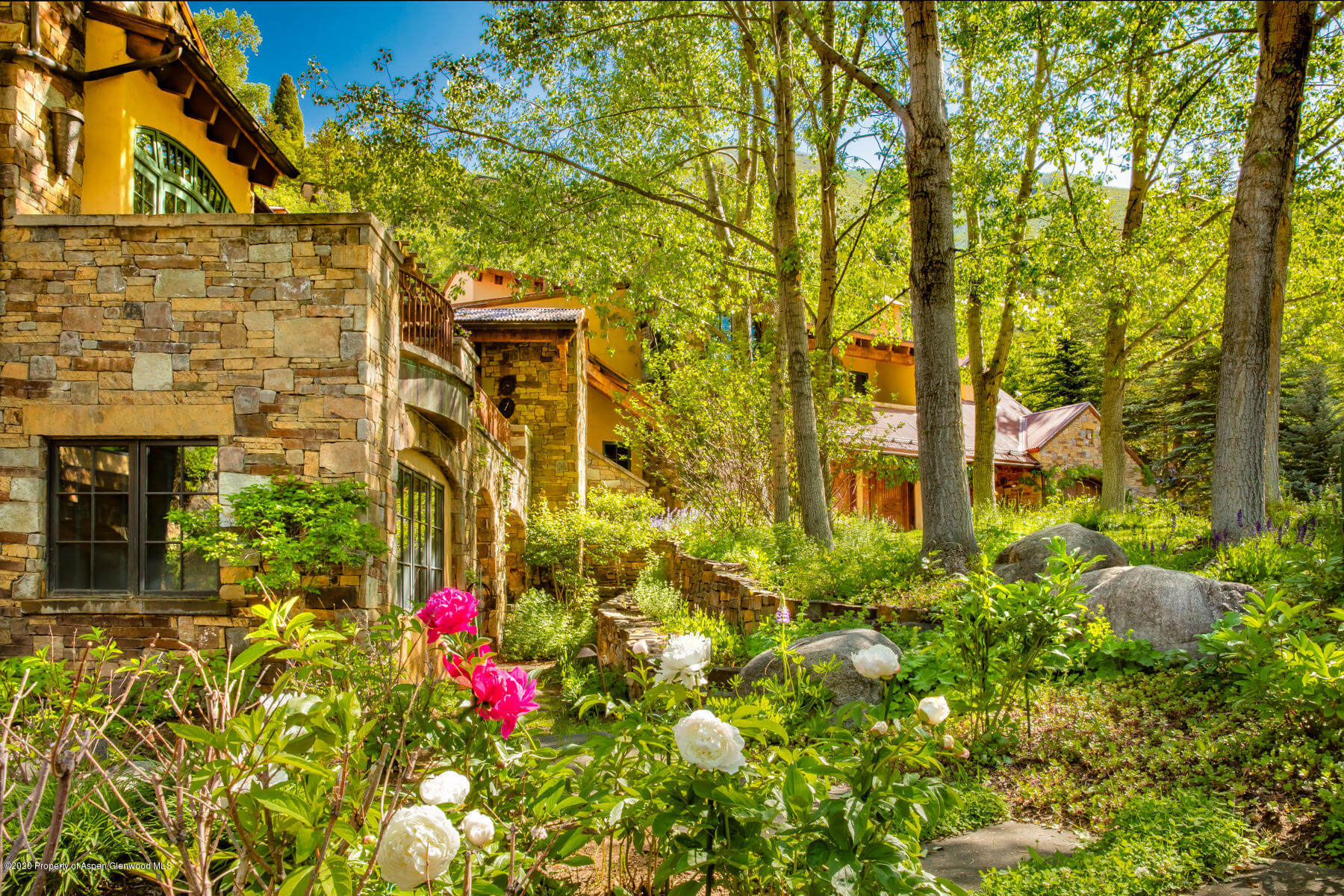 Stunning Contemporary Newly Rebuilt ‘Victor Lundy House” at 301 Lake