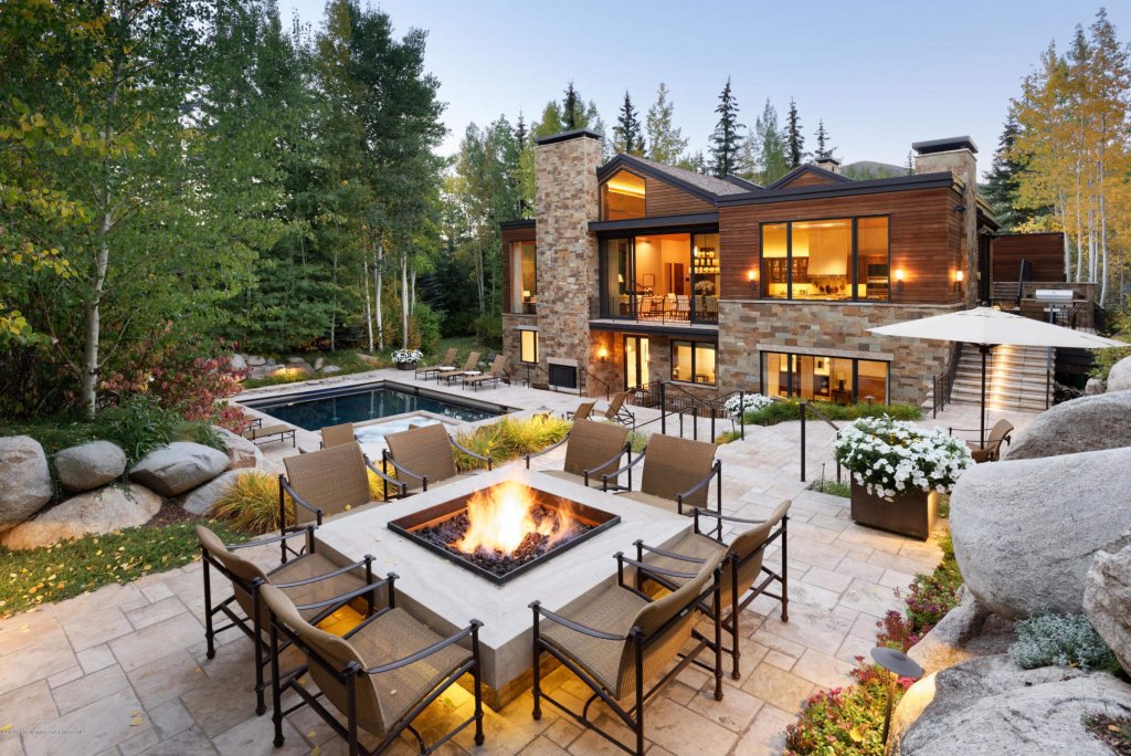 8 Ute Place Closes at $22.85M/$2,675 SF Furnished Image