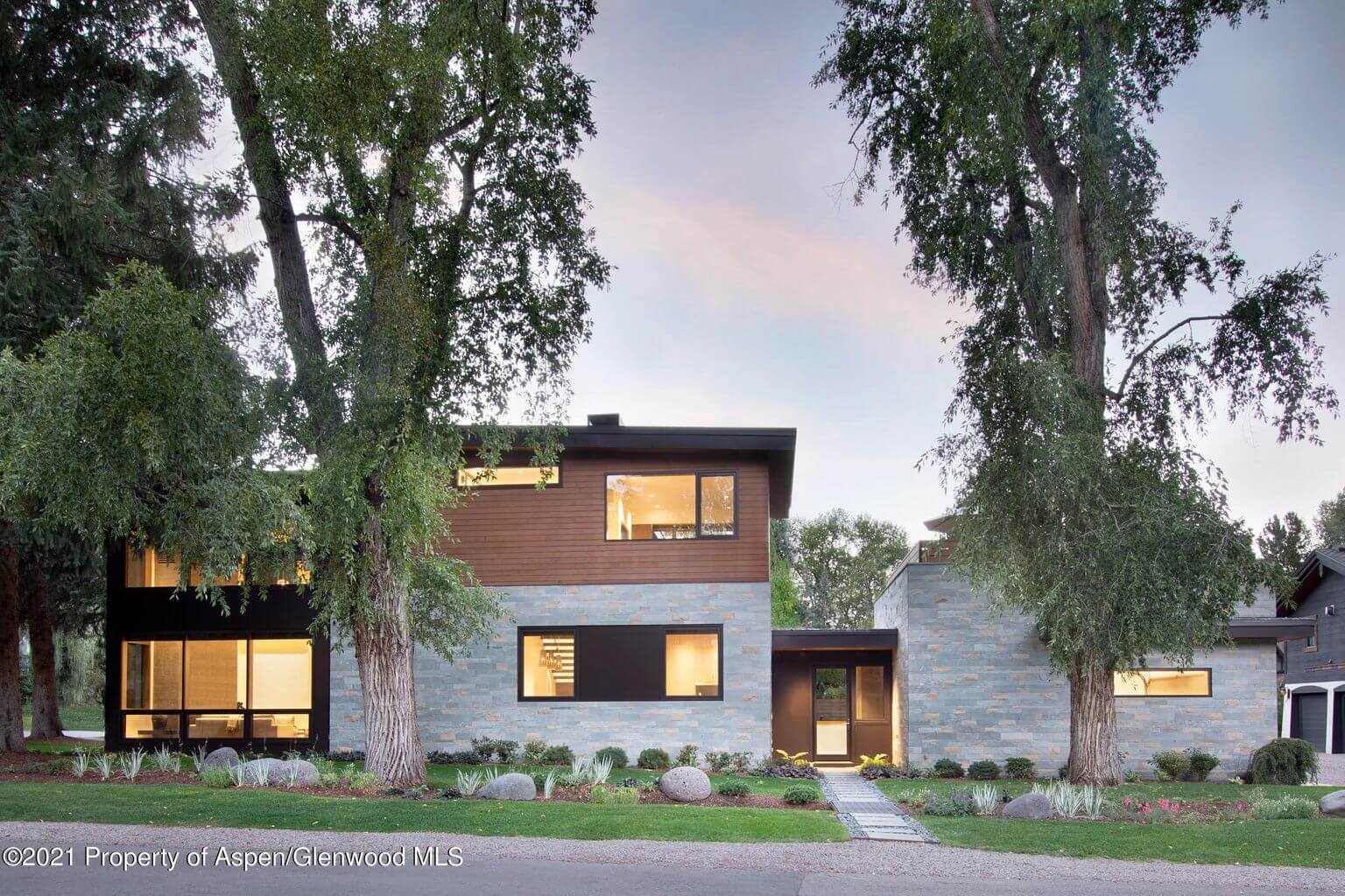 2017 Built 6-Bdrm Contemporary at 700 W Smuggler in Aspen’s West End Sells at $17M/$3,113 SF Furn Image