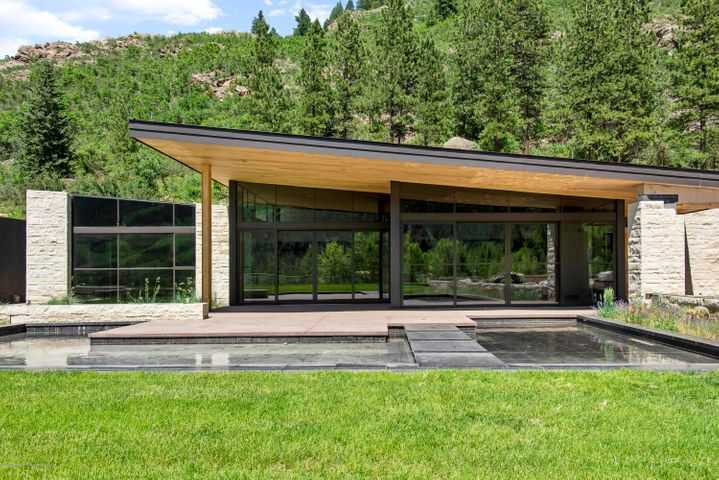 Aspen Real Estate Market – 2020 Built Contemporary Home at 195 Skimming Lane Sells at $28M/$2,780 SF Unfurn. Image