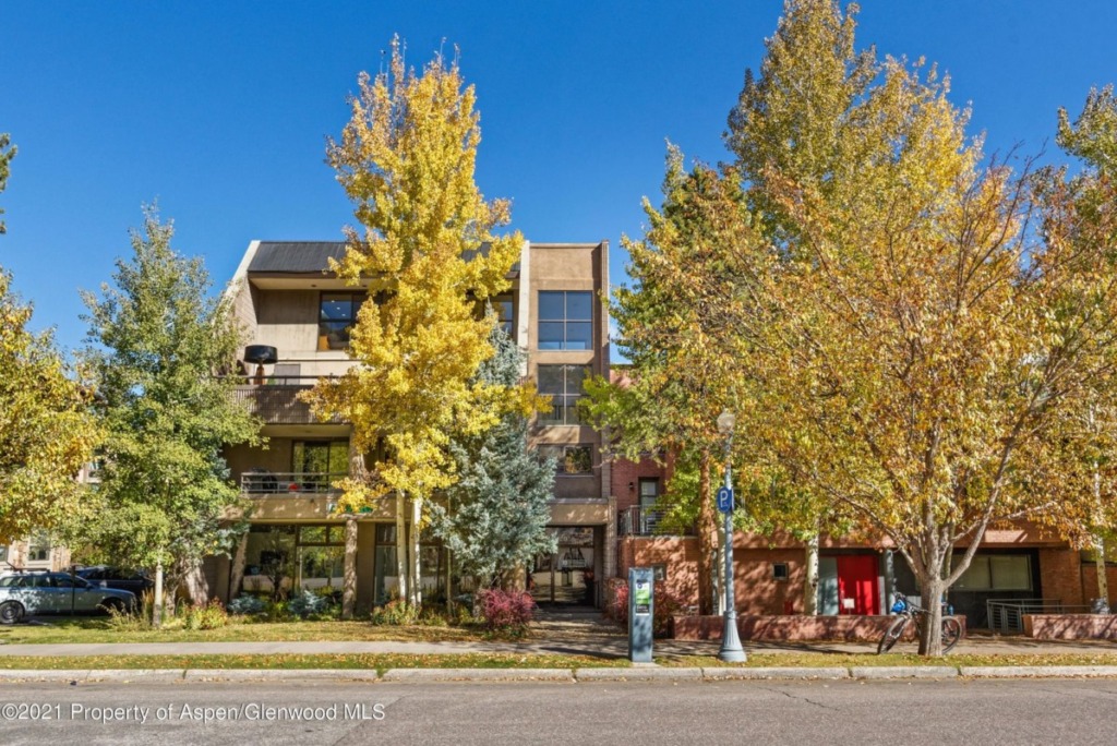 Aspen_Co_condos_for_sale_620_E_Hopkins_Avenue_PH_1_DouglasElliman-1