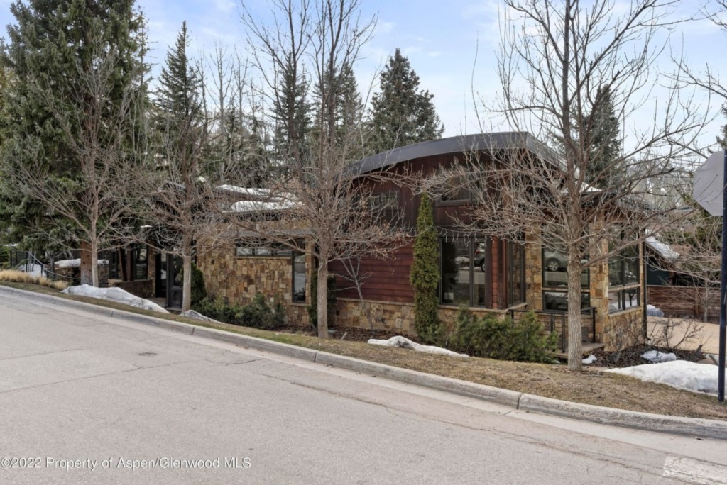 1215 E Hopkins Avenue Sells for $16,995,000/$3,247 SF Part Furn Image