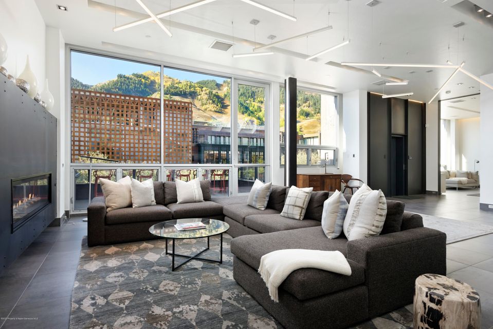 Downtown Aspen Penthouse at 620 E Hyman Closes at $17.59M/$5,233 SF Furn Image