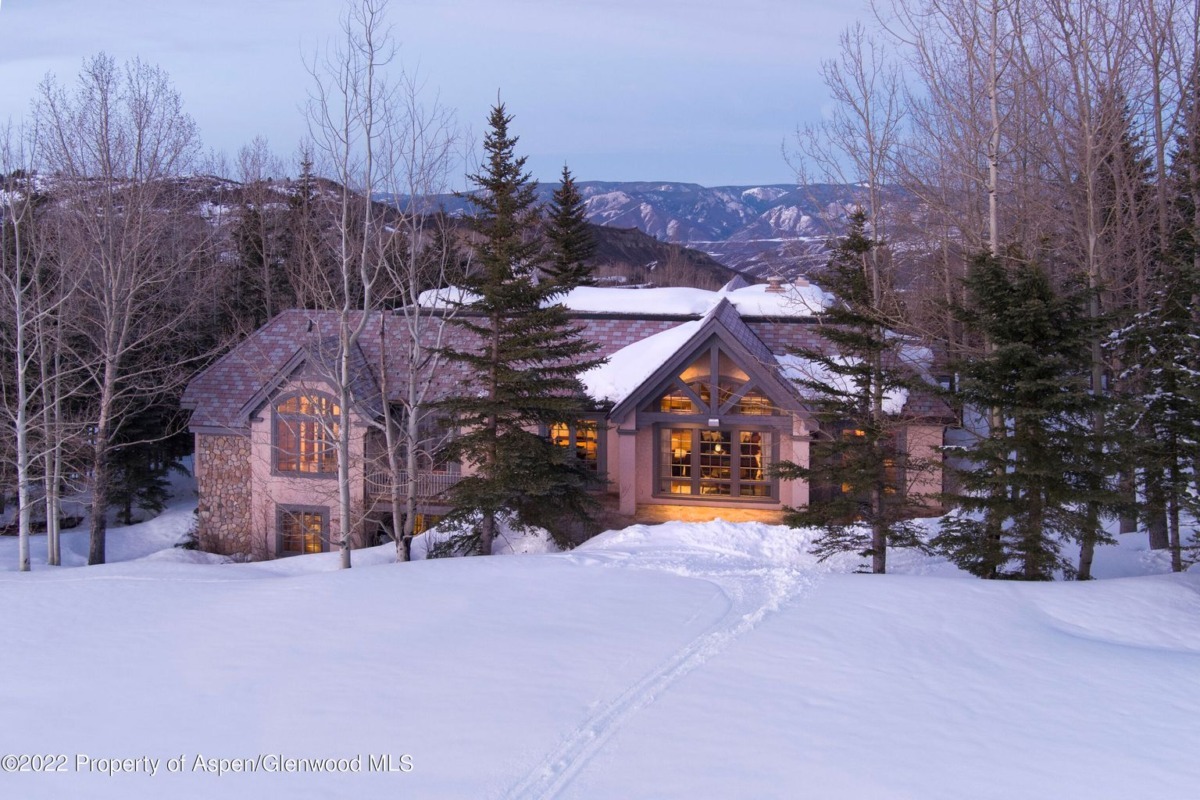 Snowmass Ski Home at 179 Divide Dr Closes at $9.8M/$1,740 SF Part Furn Image