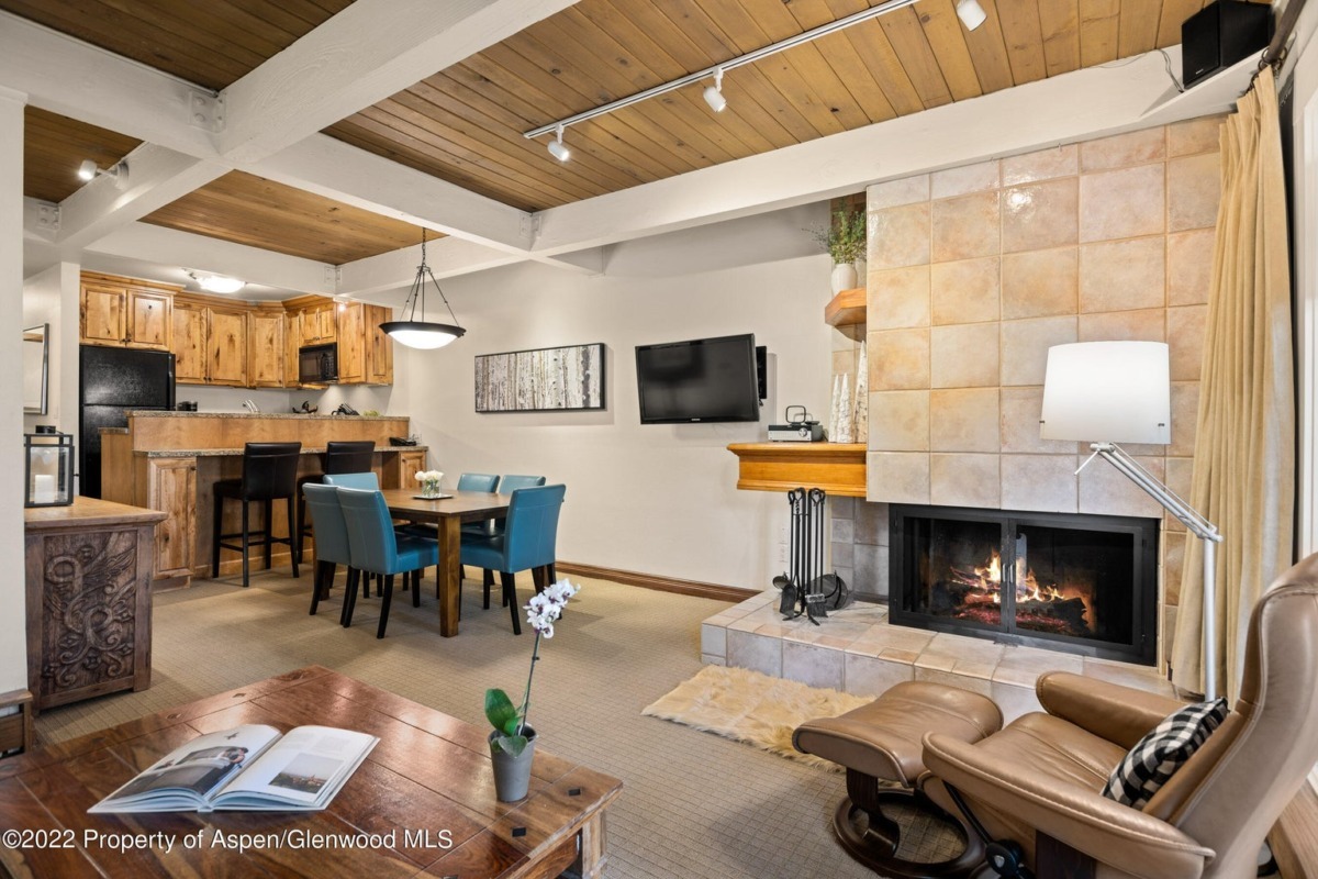 Aspen Condo Sale at The Gant Sells for $2.3M/$2,358 SF Furn Image