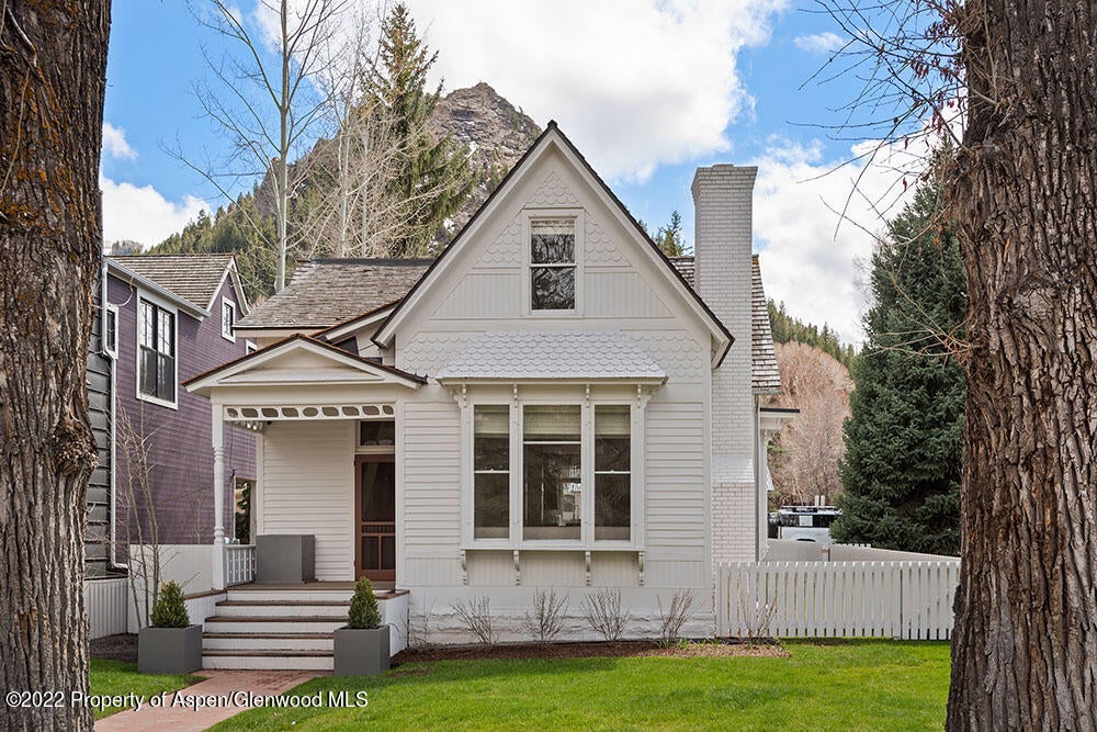 Remodeled West End Victorian at 635 W. Bleeker Closes at $11M/$3,405 SF Furn Image