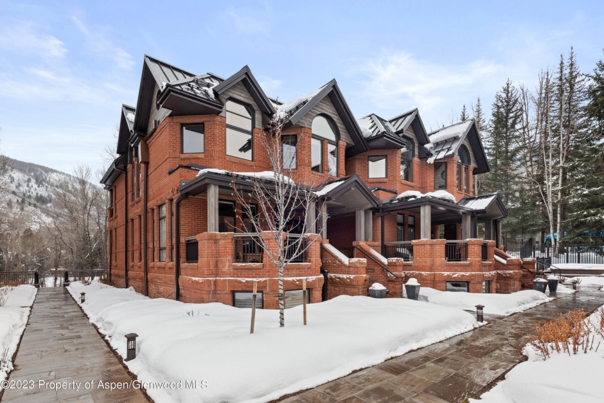 Downtown Aspen River Park Townhome Closes at $15.47M/$3,412 SF Part Furn Image