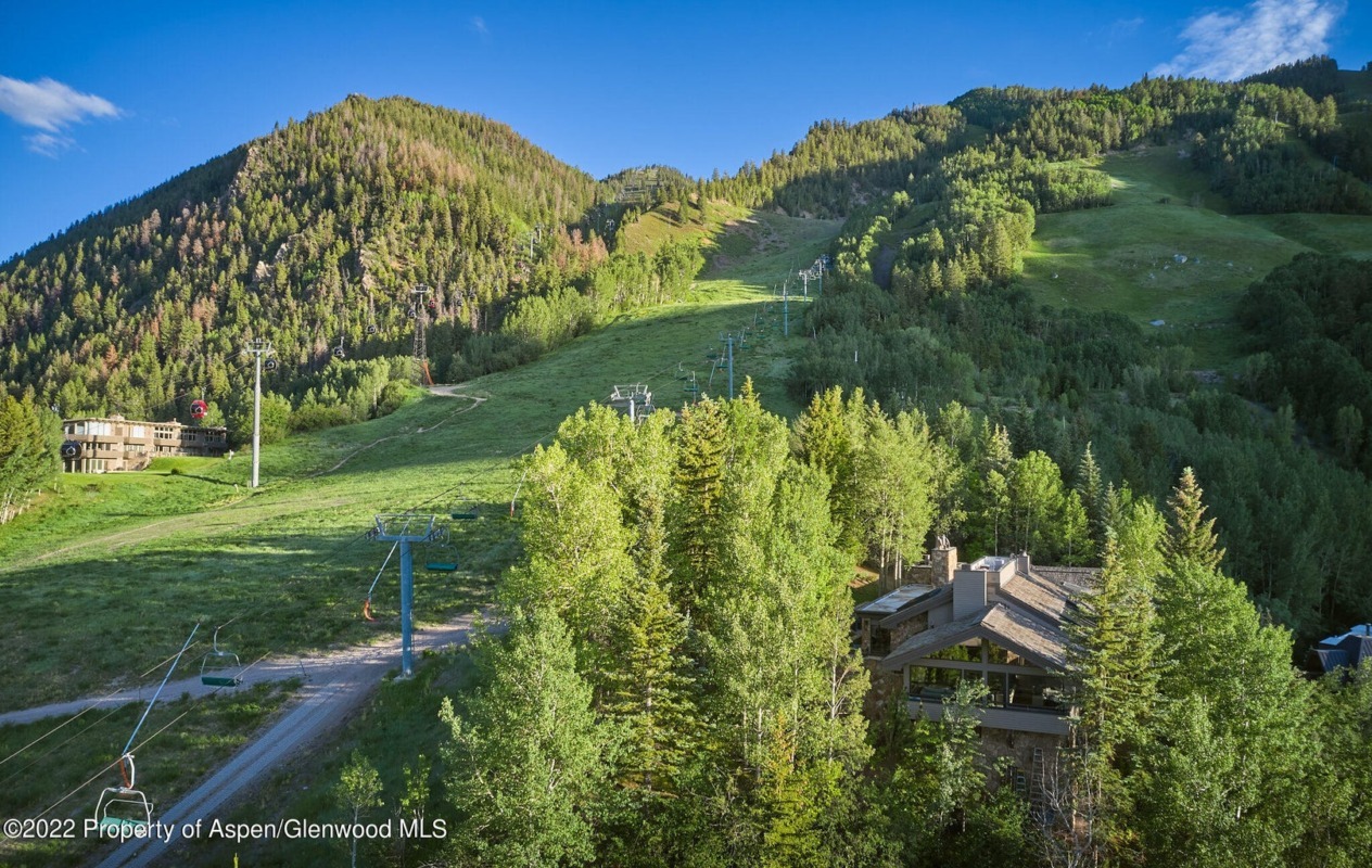 Asking $100M Aspen Mountain Ski House Goes for a Cool $65M/$4,592 SF Furn Image