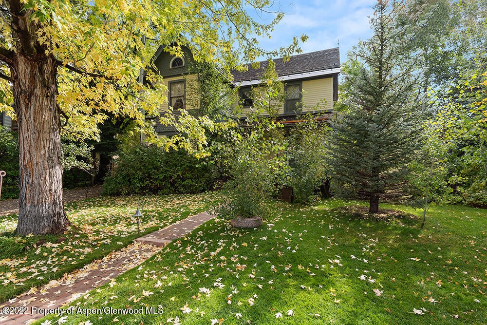 Aspen_Co_homes_for_sale_212_N_Monarch_Street_1_DouglasElliman