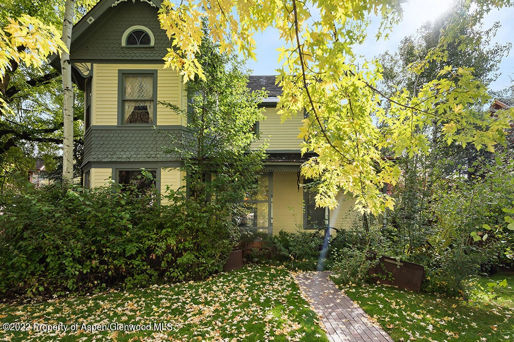 Historic Aspen Victorian at 212 N Monarch Street Closes at $9.5M/$3,803 SF Unfurn Image