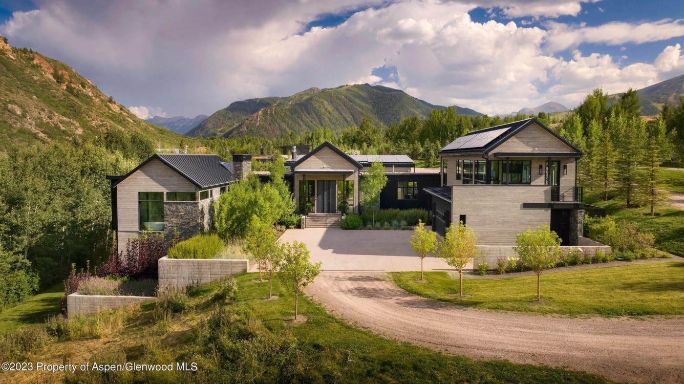 320 Coach Rd in Bar X Ranch Sells Off Market at 60M/6,674 SF Furn