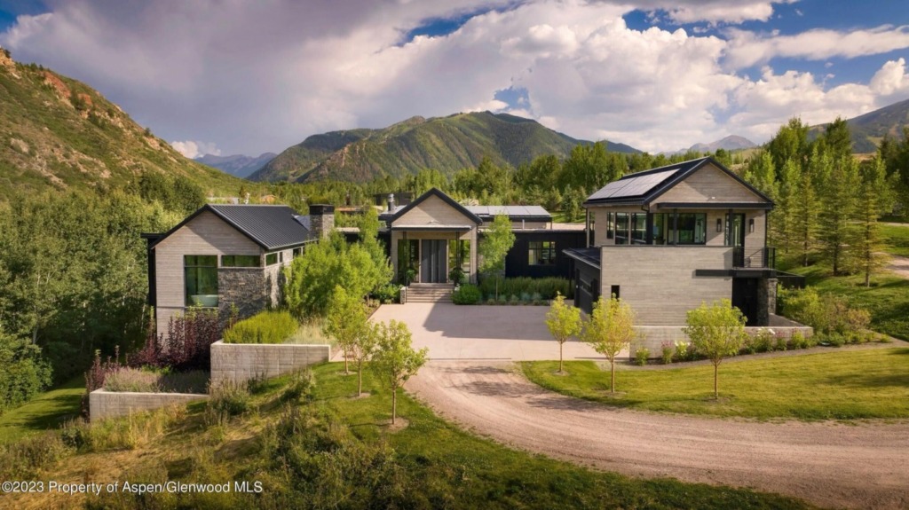 320 Coach Rd in Double Bar X Ranch Sells Off Market at $60M/$6,674 SF Furn Image
