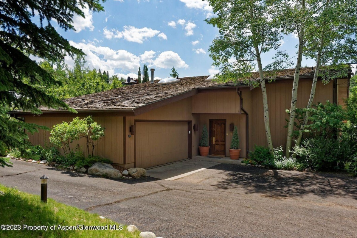 1990 Built Red Mountain Home at 220 Draw Dr Closes at $8.01M Image