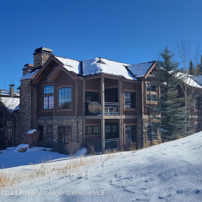 Primo Snowmass Village Slopeside 4-Bdrm Condo at Wood Run Place Sells for $5.95M/$2,666 SF Furn Image