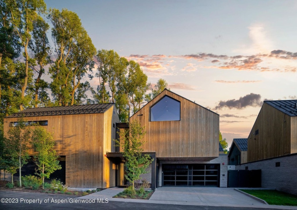 2023 Built Contemporary Home at 428 N 8th Sells at $17.5M/$4,102 SF Furn Image