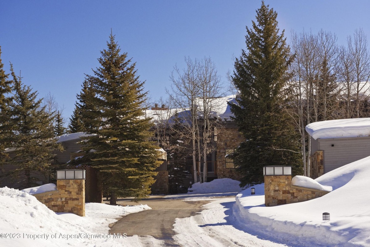 Snowmass Village Wood Run V Townhome 35 Closes at 4.9M/2,252 SF Furn