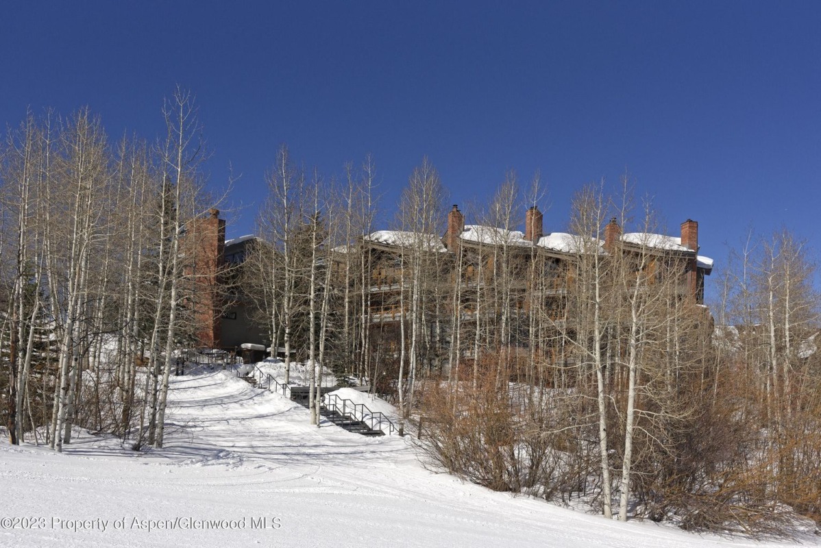 Snowmass Village Wood Run V Townhome #35 Closes at $4.9M/$2,252 SF Furn Image