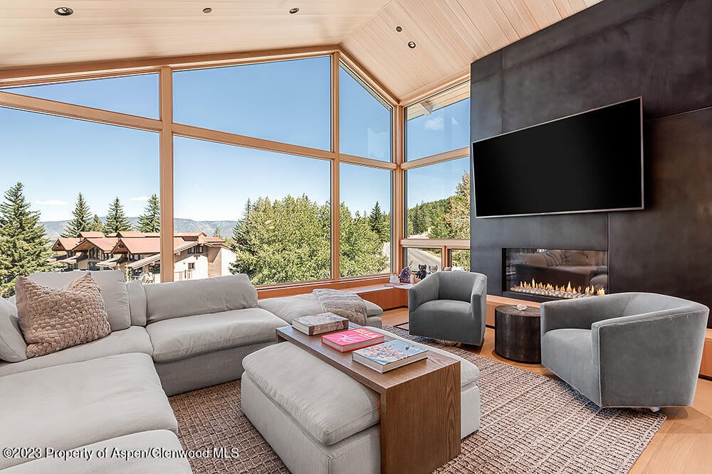 Snowmass_Village_condos_for_sale_411_Wood_Road_3_5_EngelVolkers-1
