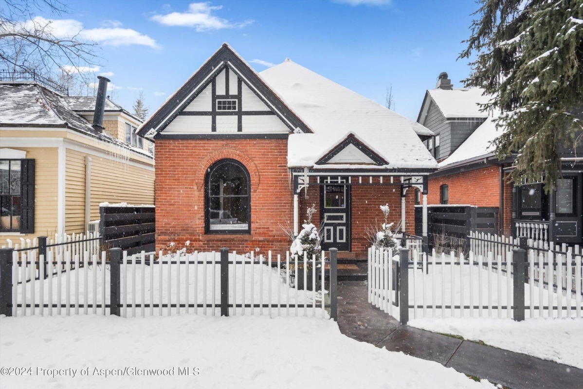 1888 Miners Cottage Transformed into Aspen Luxury Living Sells for $17M/$4,322 SF Furn Image