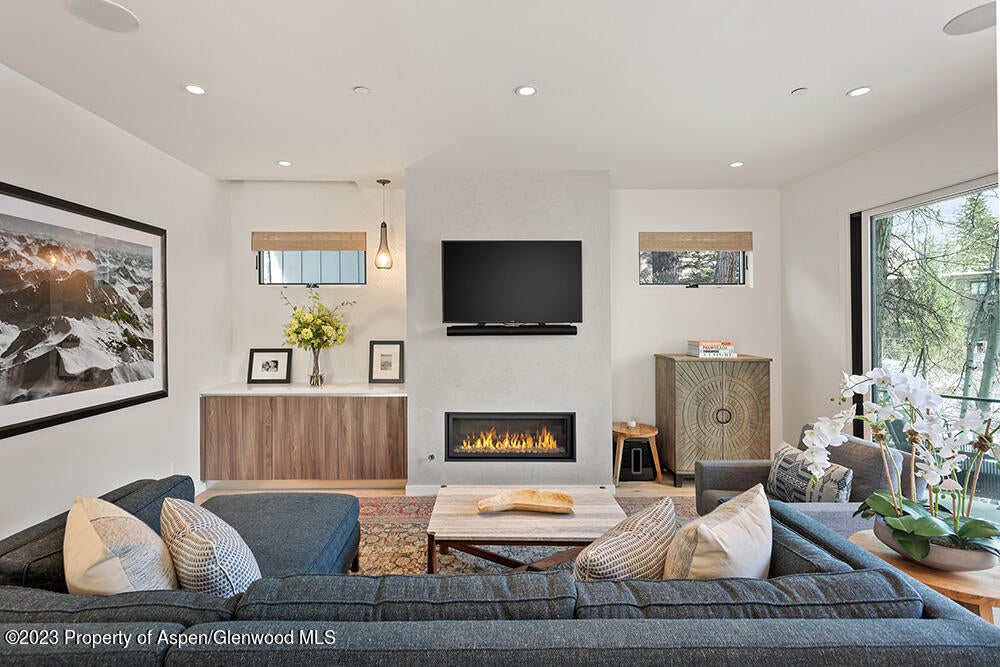 Aspen_Co_homes_for_sale_1096_Waters_Avenue_5_ChristiesInternational-1