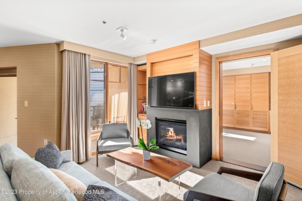 Snowmass Village Luxury 2Bdrm Viceroy Condo Sells for 2.53M/1,791 SF