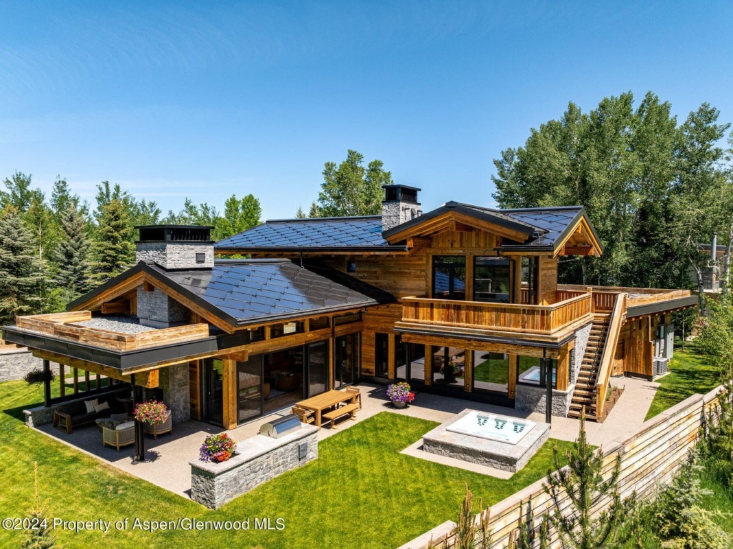 2023 Built Alpine Chalet Style Home 30 Maroon Court Sell at $18M/$3,553 sq ft. Furn Image