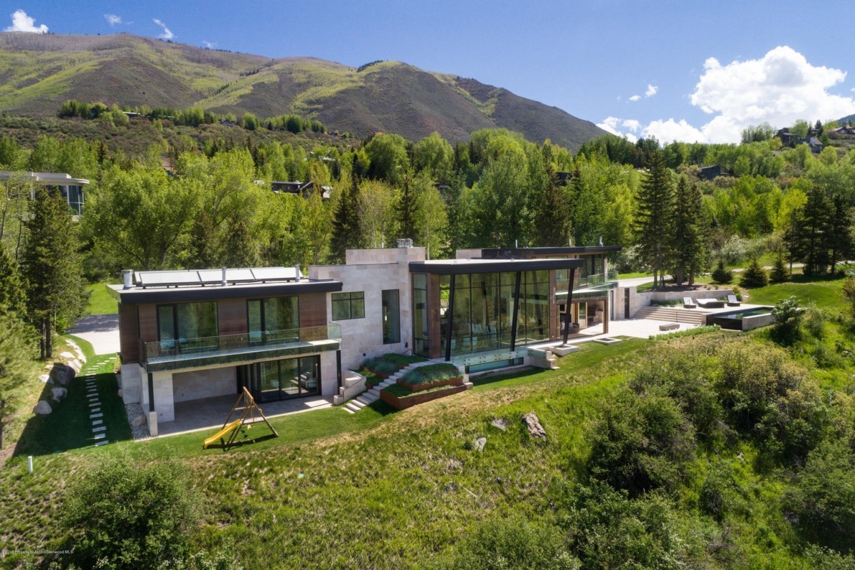 720 Willoughby Way at Red Mountain’s Base Sells at $60M/$6,867 SF Furn Image
