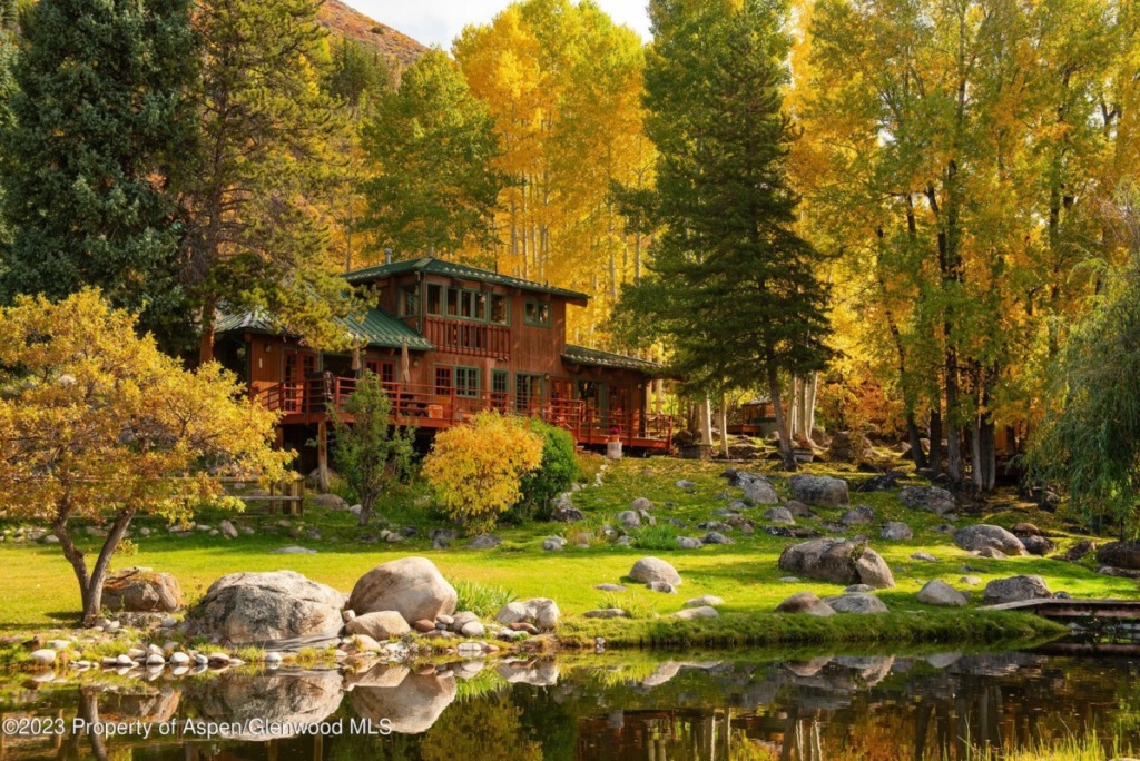 Red Mountain Homestead 0209 E Reds Rd on 5.4 Acres Sells at $26M/$5,279 SF Unfurn Image