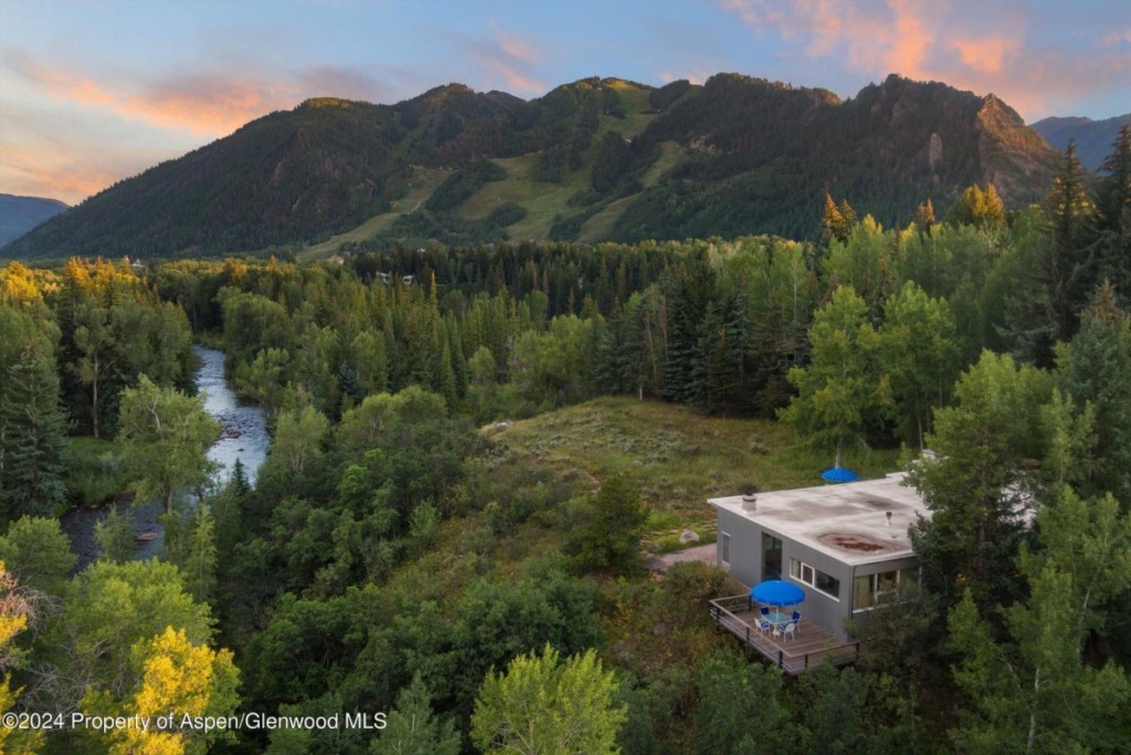2-Acre West End Homesite at 850 Roaring Fork Rd Closes at $34.75M/$7,901 SF Part Furn Image