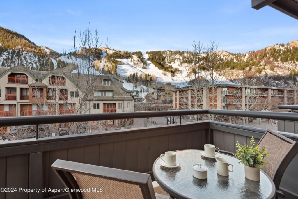 Aspen_Co_condos_for_sale_617_E_Cooper_Avenue_134_12_AspenSnowmassSothebys-1
