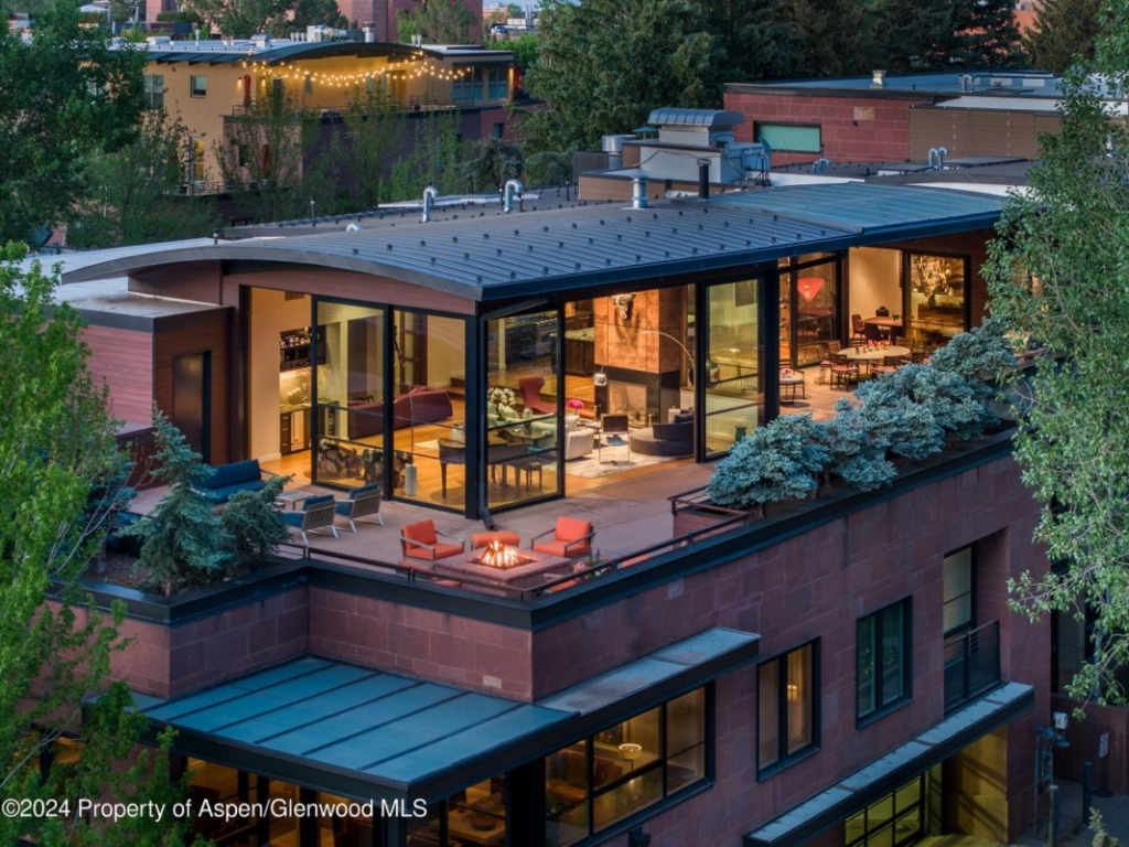Aspen_Co_condos_for_sale_233_E_Cooper_Avenue_P_3_2_ColdwellBankerMM-2