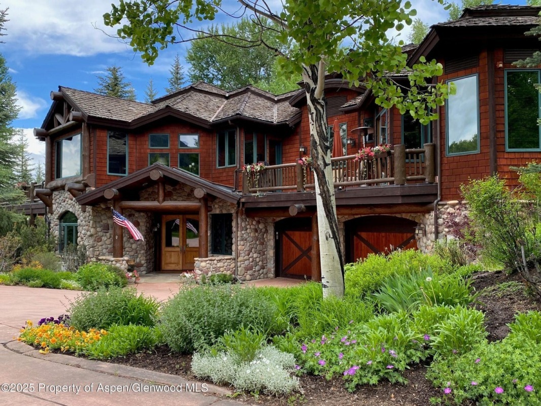 427 Silverlode Dr Sells for $14M/$2,767 SF Image