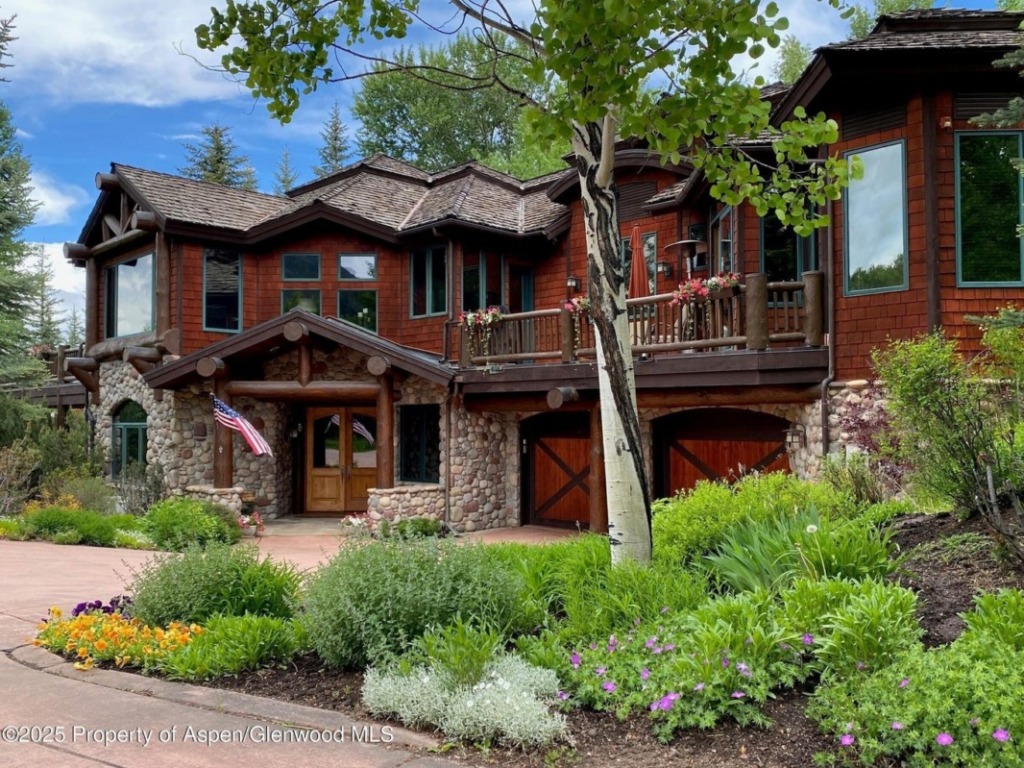 427 Silverlode Dr Sells for $14M/$2,767 SF Image
