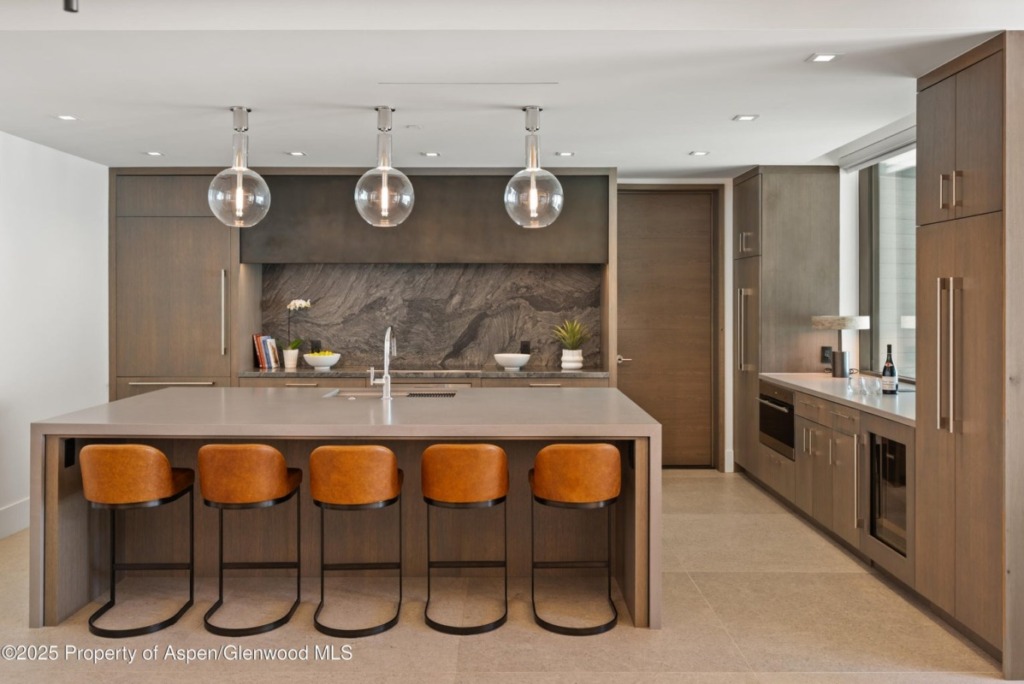 Snowmass_Village_condo_for_sale_180_Wood_Road_304_3_AspenSnowmassInternationalR-1
