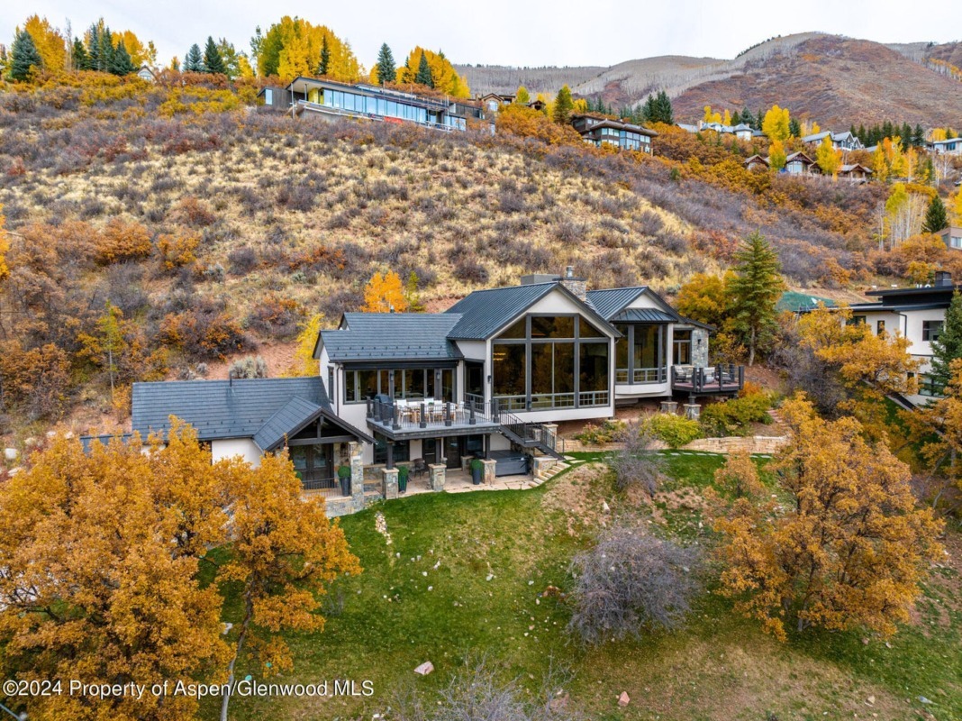 379 Draw Dr on Red Mountain Sells at $15M/$3,161 SF Furn Image