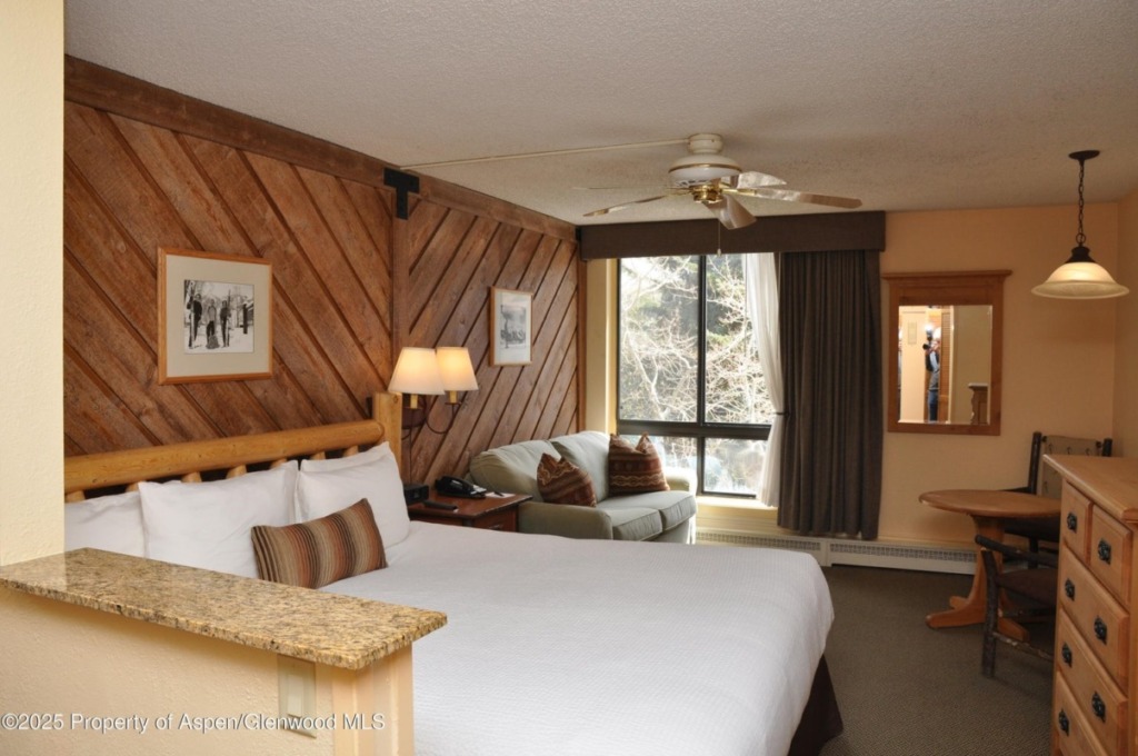 Stonebridge Inn Studio Condo in Snowmass Village Sells for $255K/$799 SF Furn Image