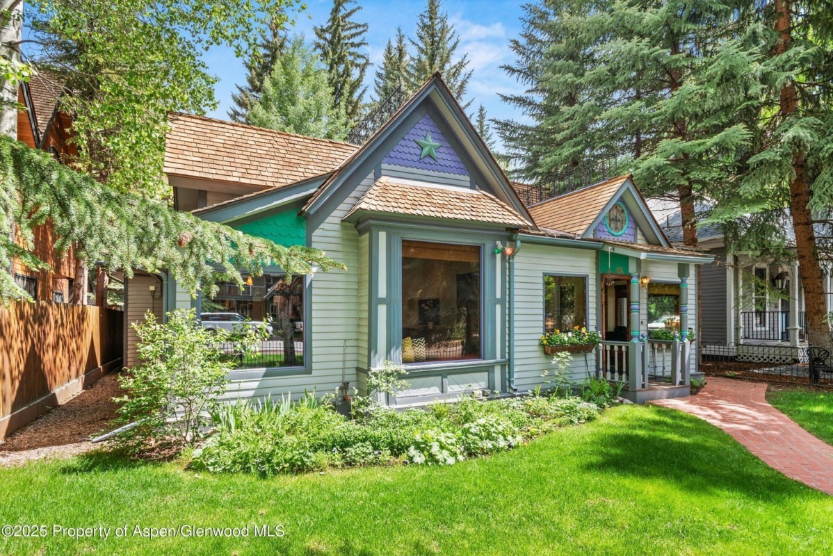 West End Victorian at 126 W Francis Sells for $13M/$4,482 SF at 8% Over Ask Image