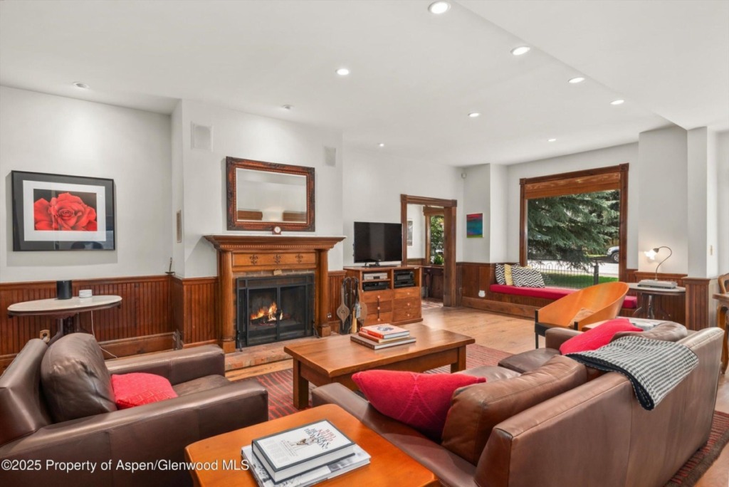 Aspen_Co_homes_for_sale_126_W_Francis_Street_5_DouglasElliman-4