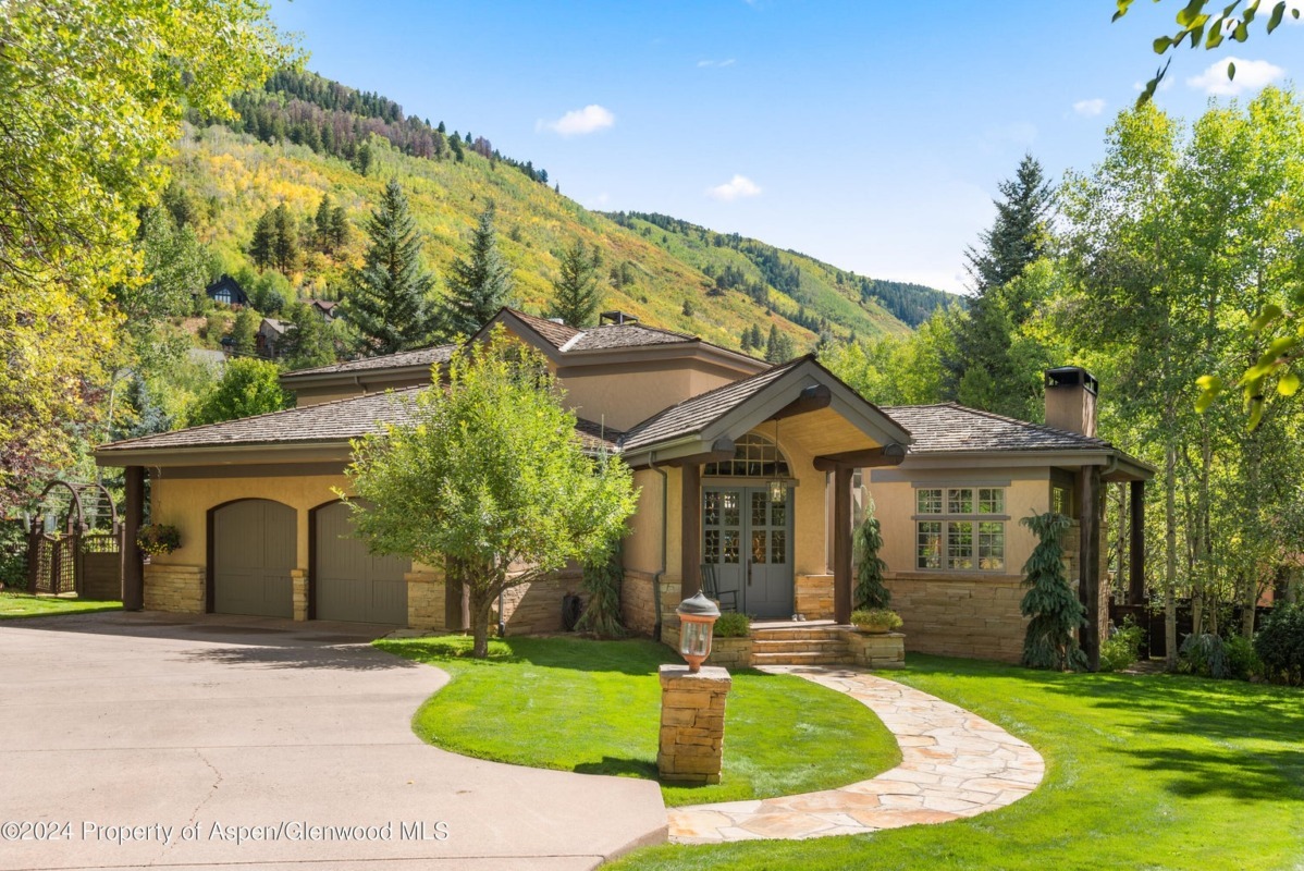 42 Northway Dr in East Aspen Sells for $15.1M/$3,580 SF Furn Image
