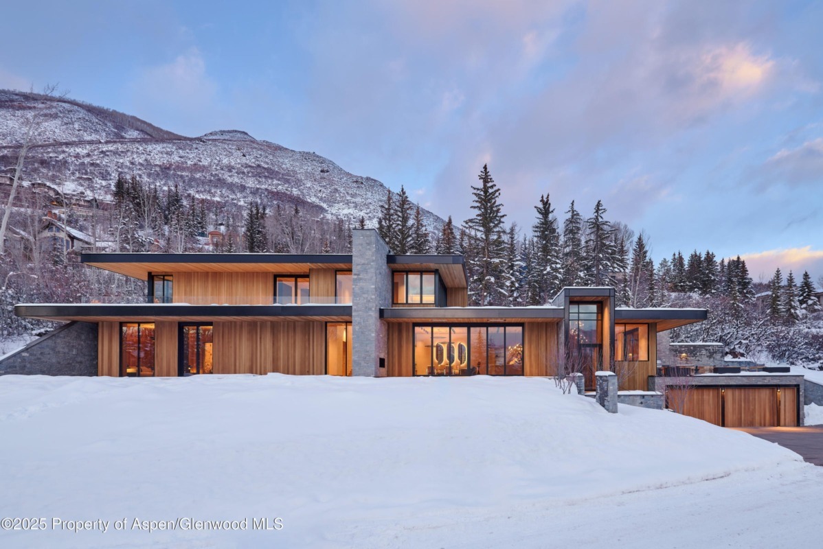 2025 Built Home at 395 E Reds Rd Sells at $37.75M/$5,256 SF Furn Image