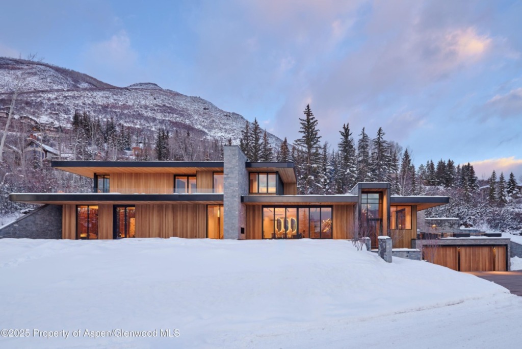2025 Built Home at 395 E Reds Rd Sells at $37.75M/$5,256 SF Furn Image