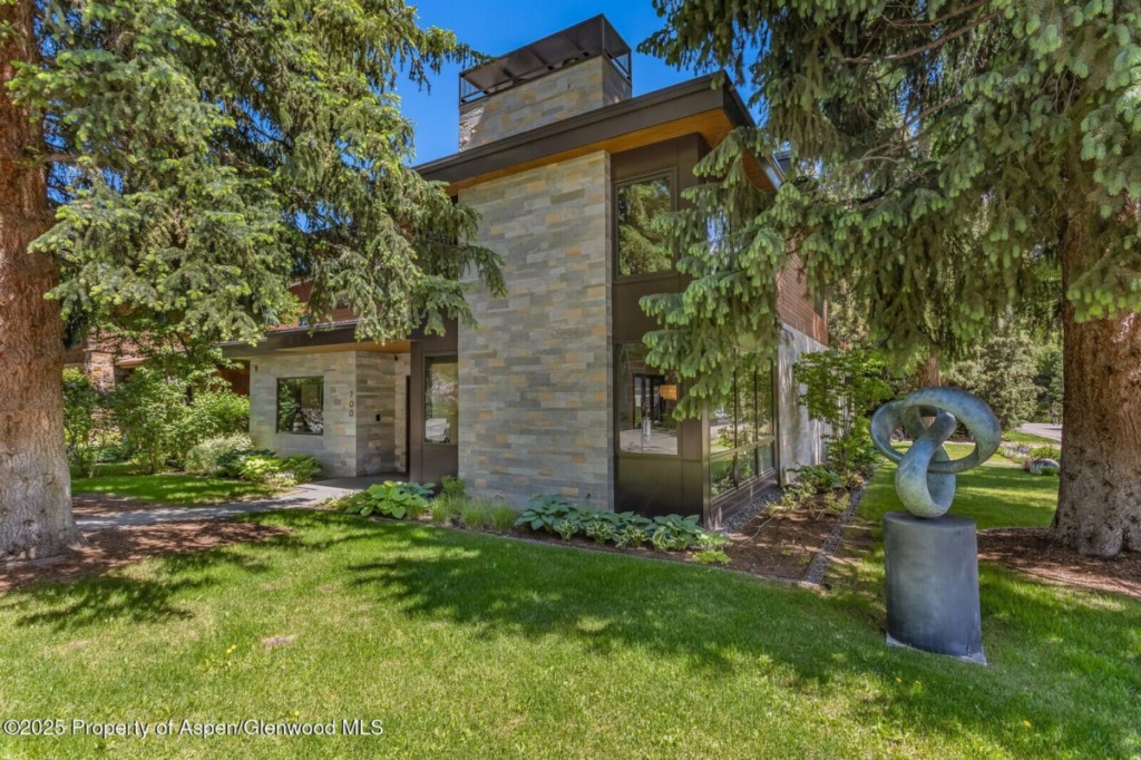 700 W Smuggler in West End Sells for $22.4M/$3,896 SF Furn Image