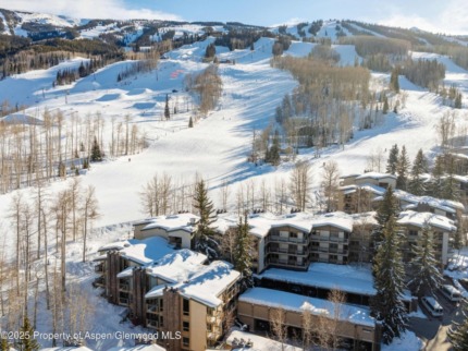 Booking.com Images - Steps to the Slopes