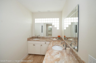 Aspen_Co_halfduplex_for_sale_1417_Sierra_Vista_Drive_8_Compass