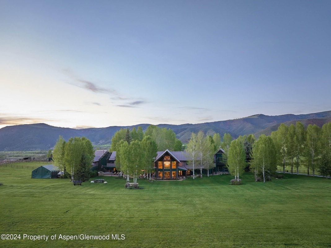 10-Acre Equestrian Ranch Sells at Auction for $27M/$2,911 SF Furn Image