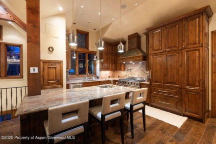 Aspen_Co_duplex:halfduplex_for_sale_1395_Snowbunny_Ln_6_AspenLuxurySales